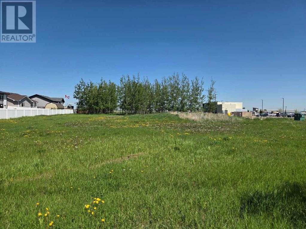 Photo 1 of 2412 20th Street, Didsbury AB