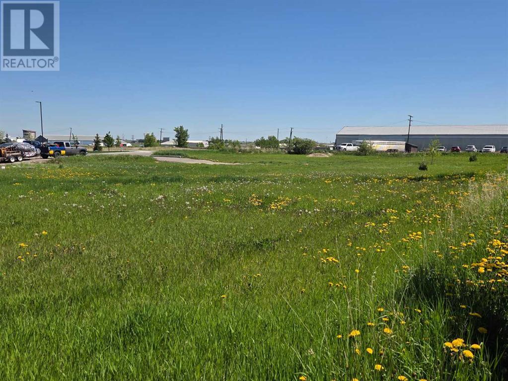 Photo 4 of 2412 20th Street, Didsbury AB