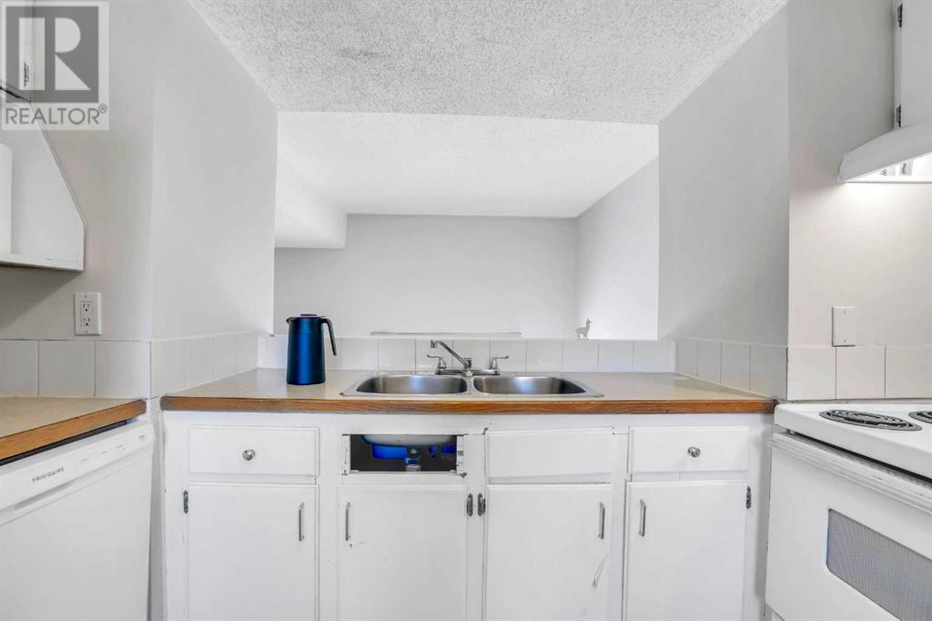 Single Family House 4 Level for Sale in    Street NE Marlborough Calgary 