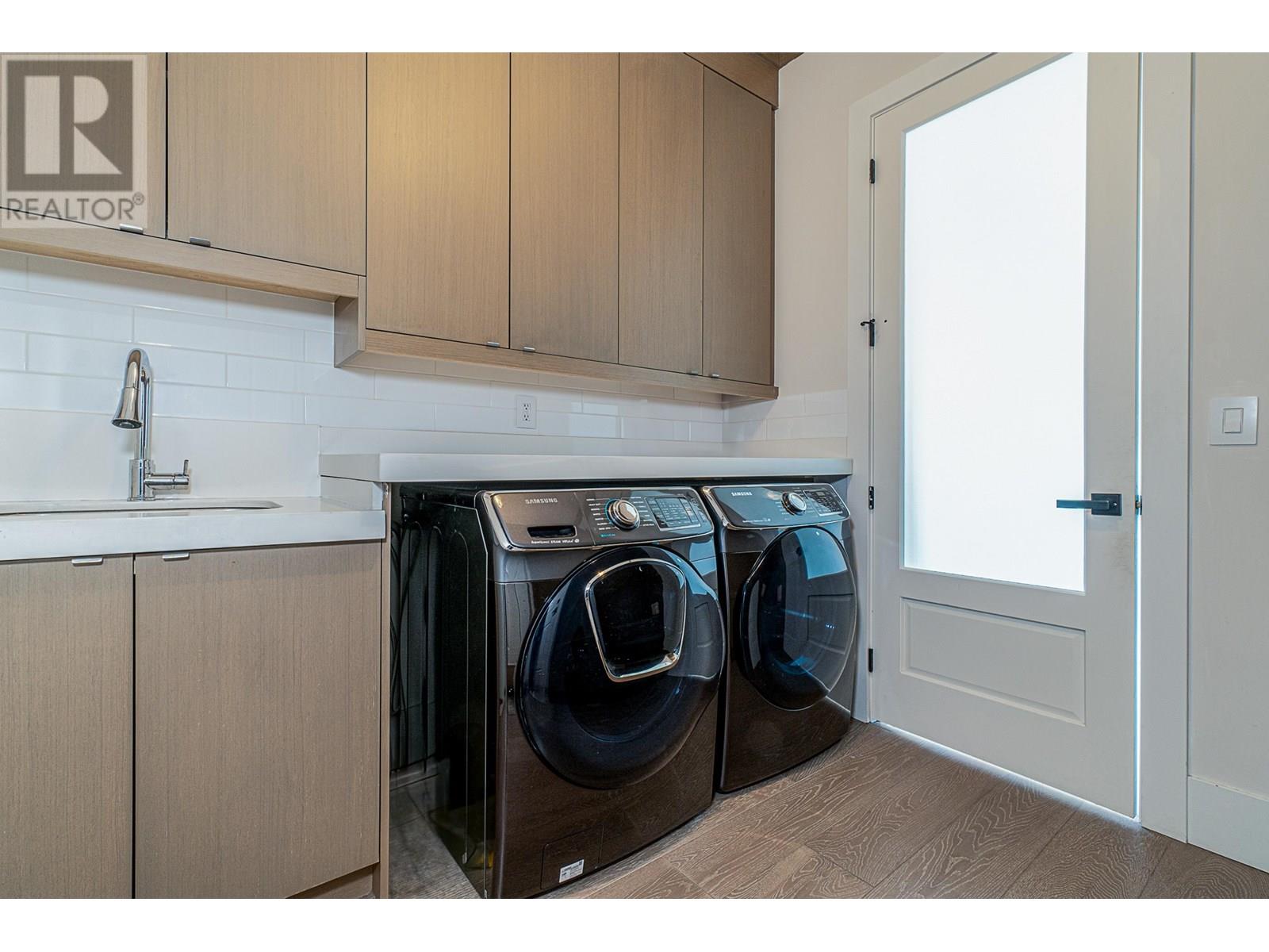 Photo 19 of 6616 Parkdale Drive, Burnaby BC