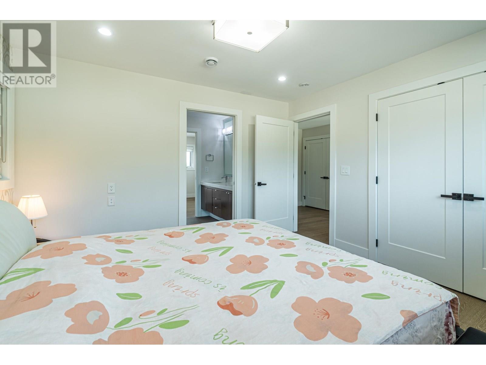 Photo 23 of 6616 Parkdale Drive, Burnaby BC