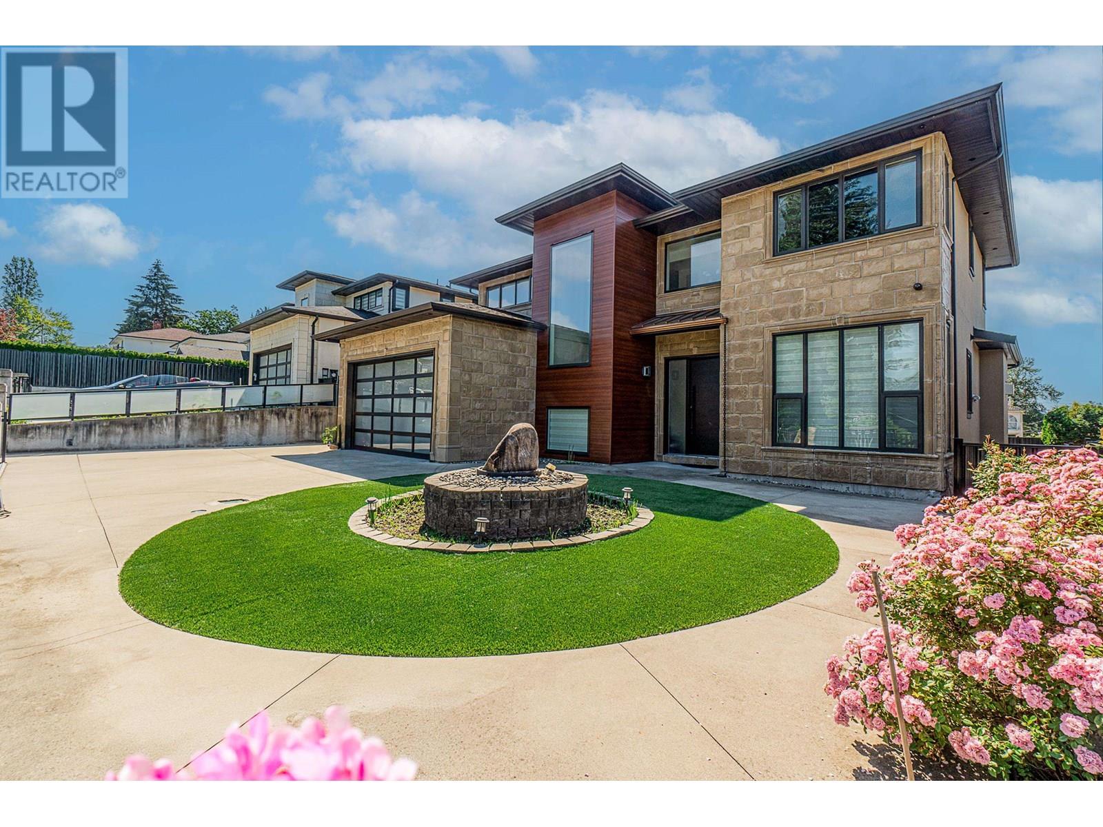 Photo 5 of 6616 Parkdale Drive, Burnaby BC