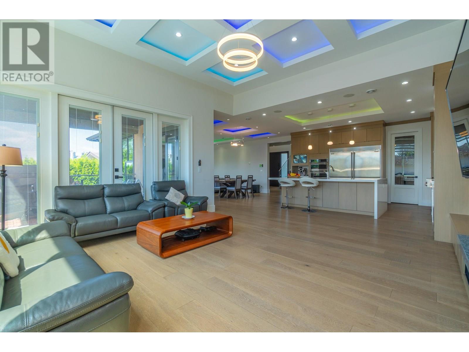 Photo 12 of 6616 Parkdale Drive, Burnaby BC
