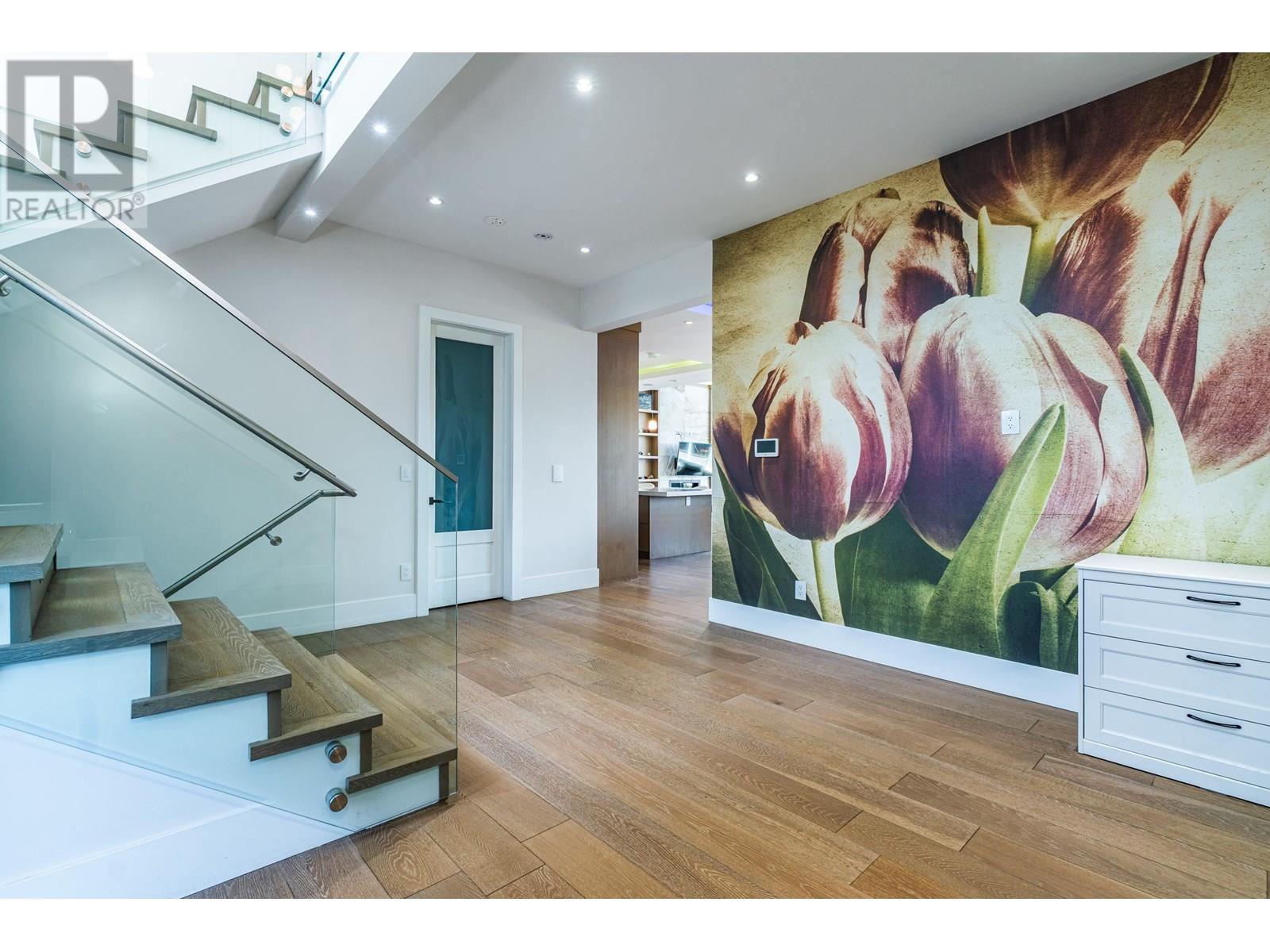 Photo 6 of 6616 Parkdale Drive, Burnaby BC