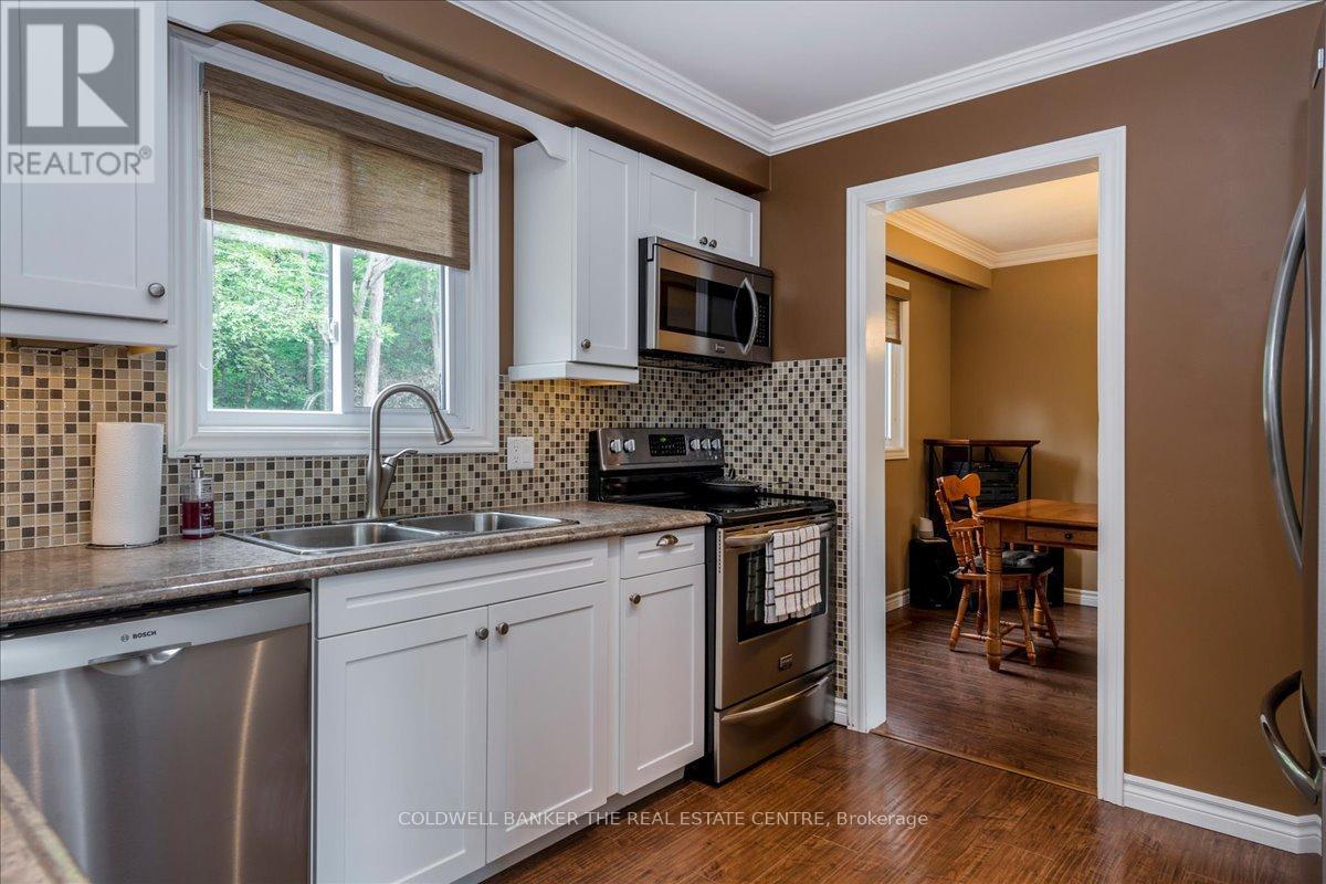 Photo 9 of 8 Bethune Place, Barrie ON