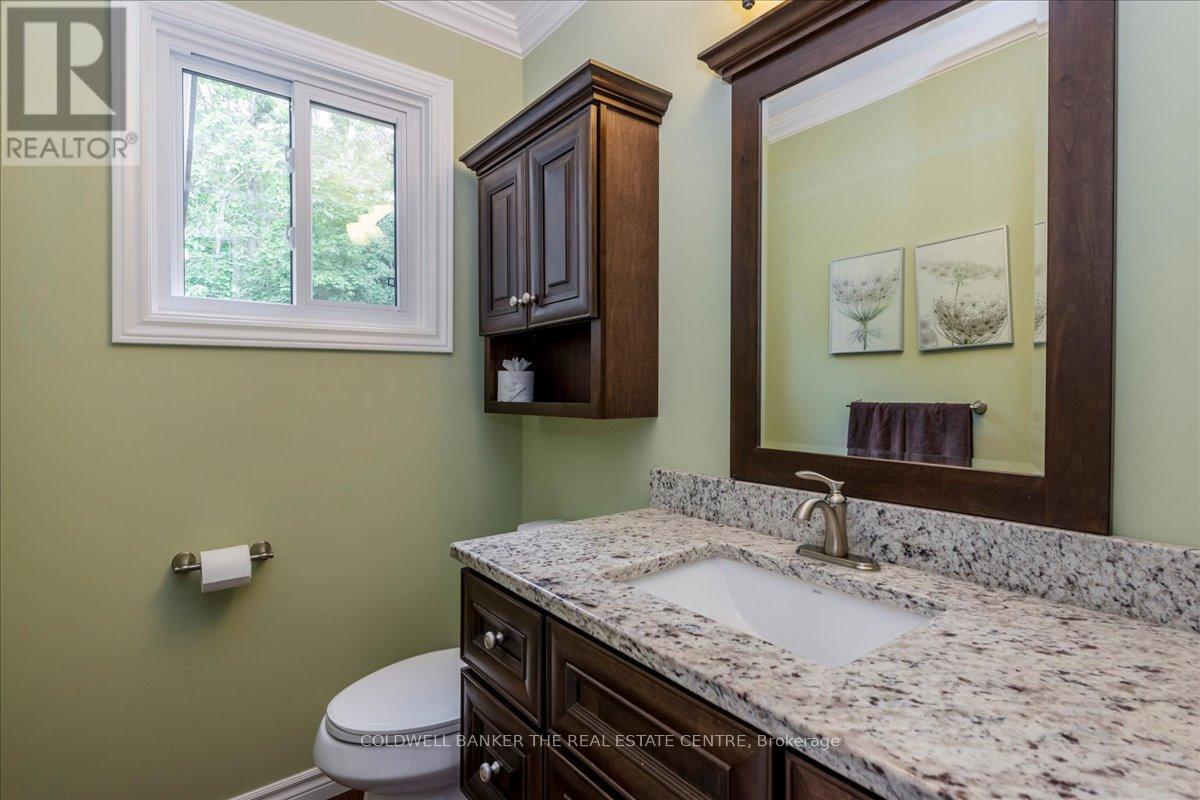 Photo 28 of 8 Bethune Place, Barrie ON