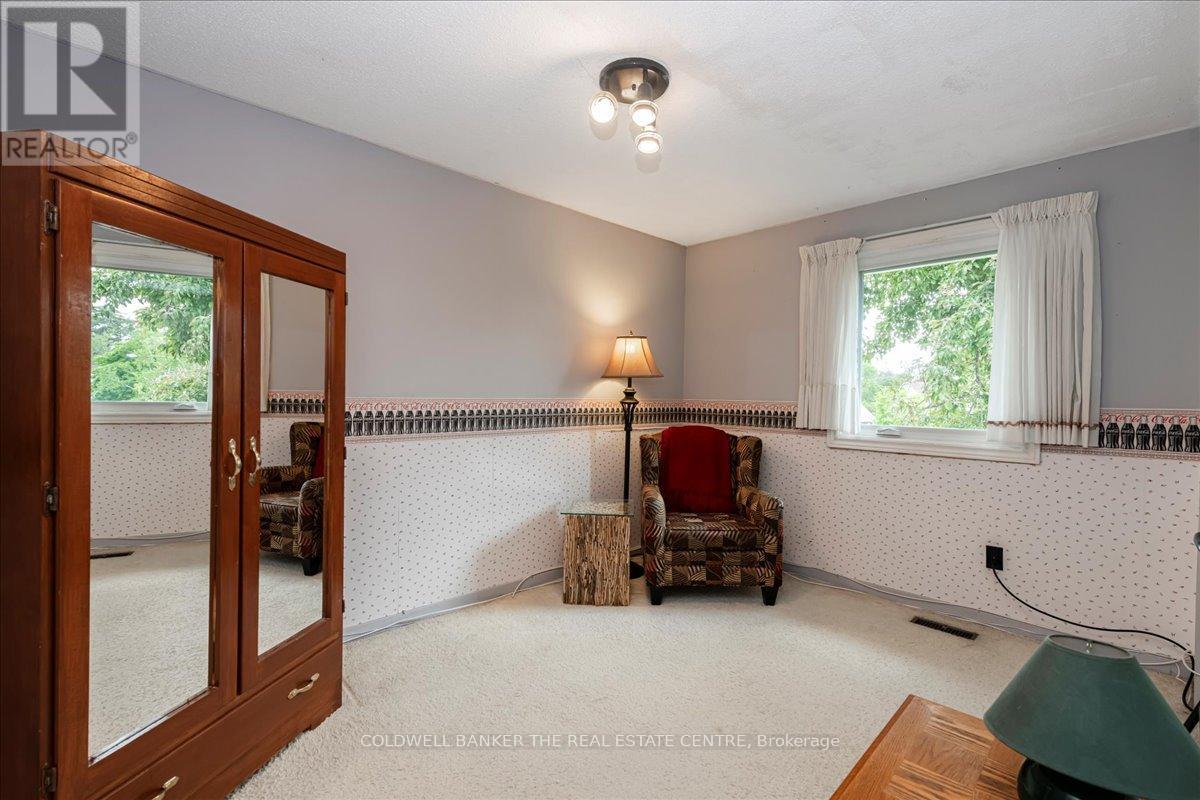 Photo 1 of 8 Bethune Place, Barrie ON
