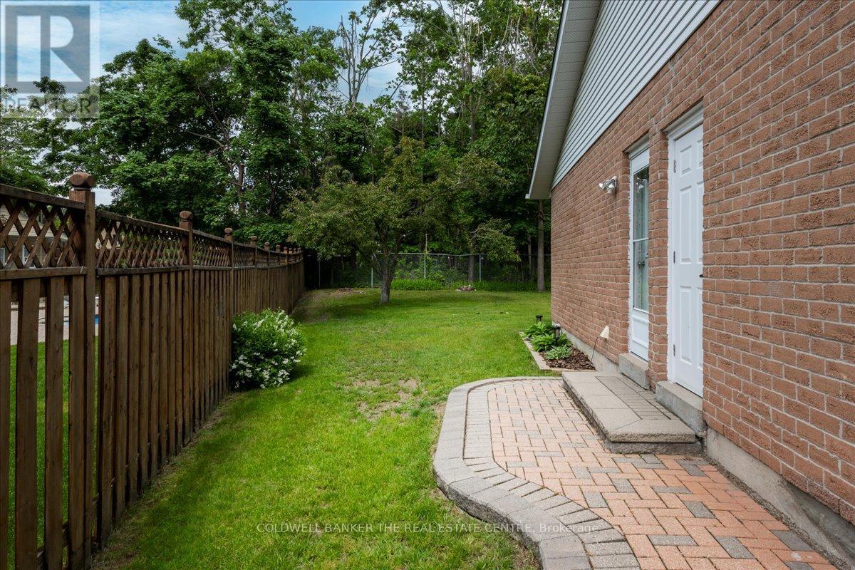 Photo 5 of 8 Bethune Place, Barrie ON