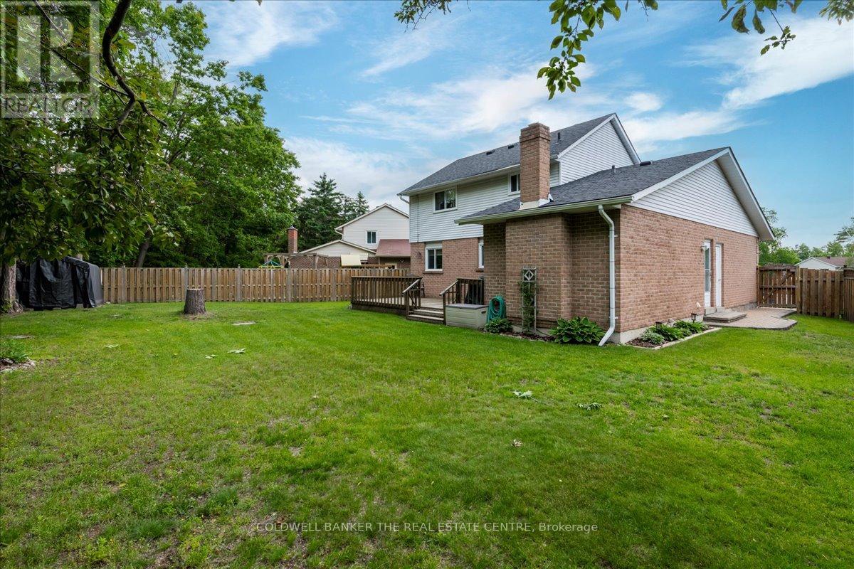 Photo 11 of 8 Bethune Place, Barrie ON