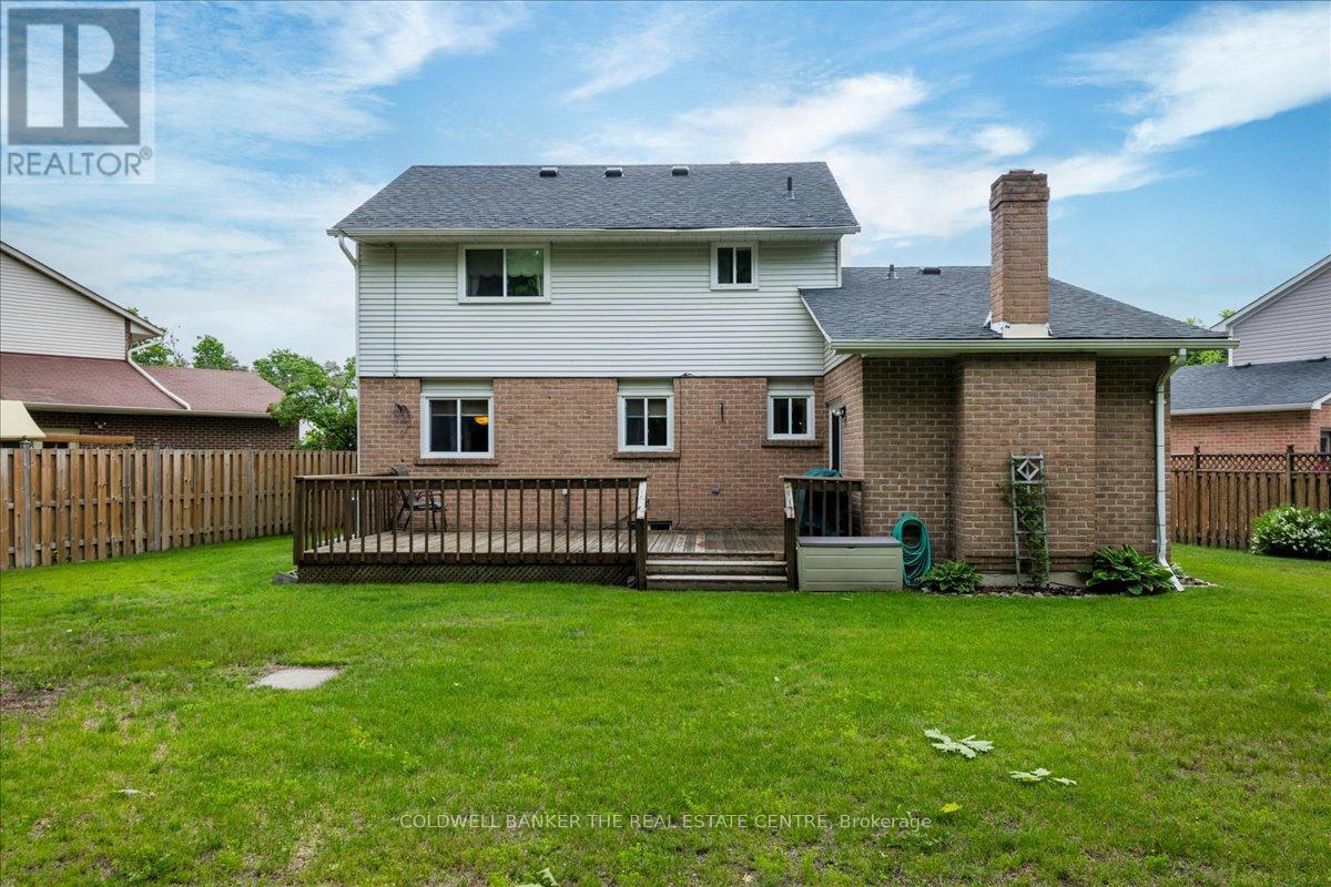 Photo 4 of 8 Bethune Place, Barrie ON