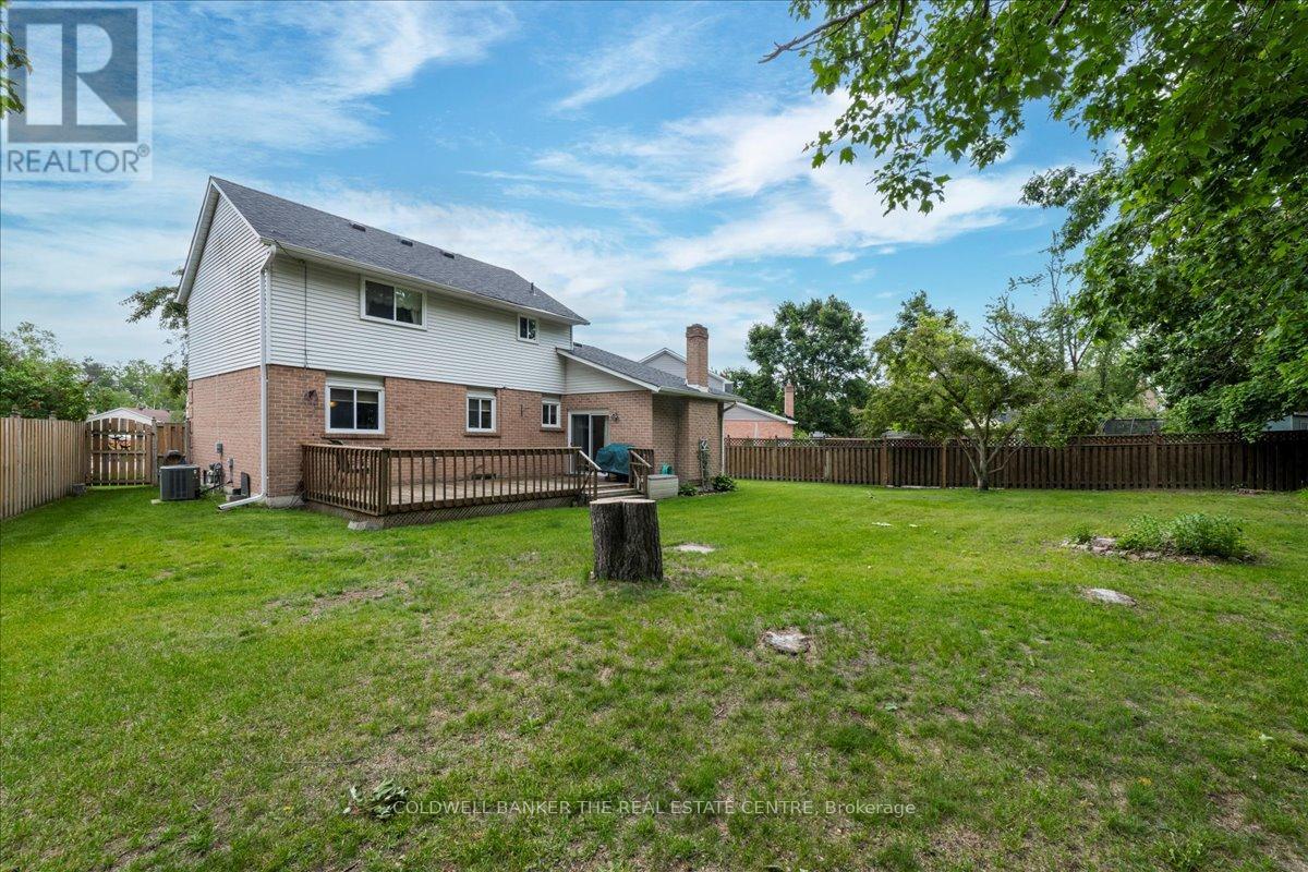 Photo 14 of 8 Bethune Place, Barrie ON