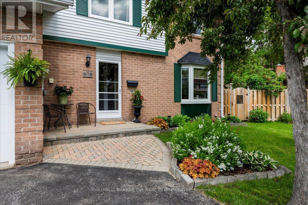 Photo 7 of 8 Bethune Place, Barrie ON