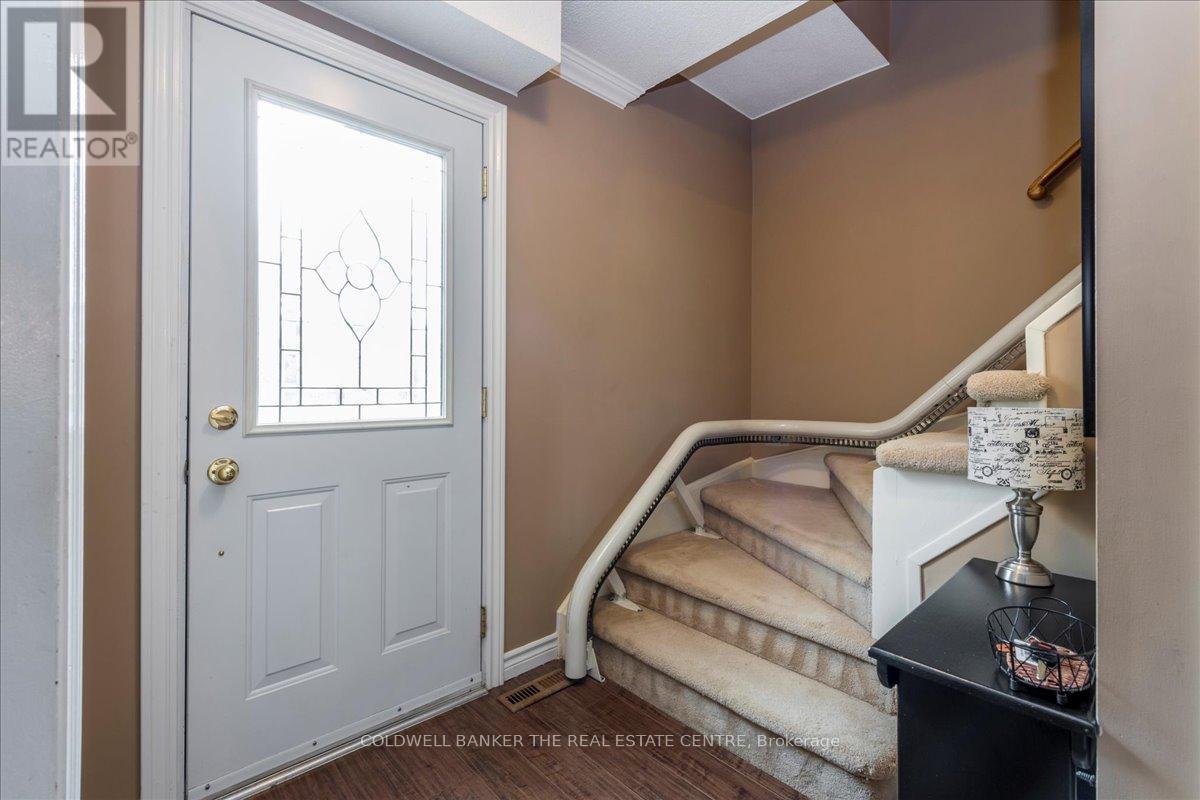 Photo 6 of 8 Bethune Place, Barrie ON