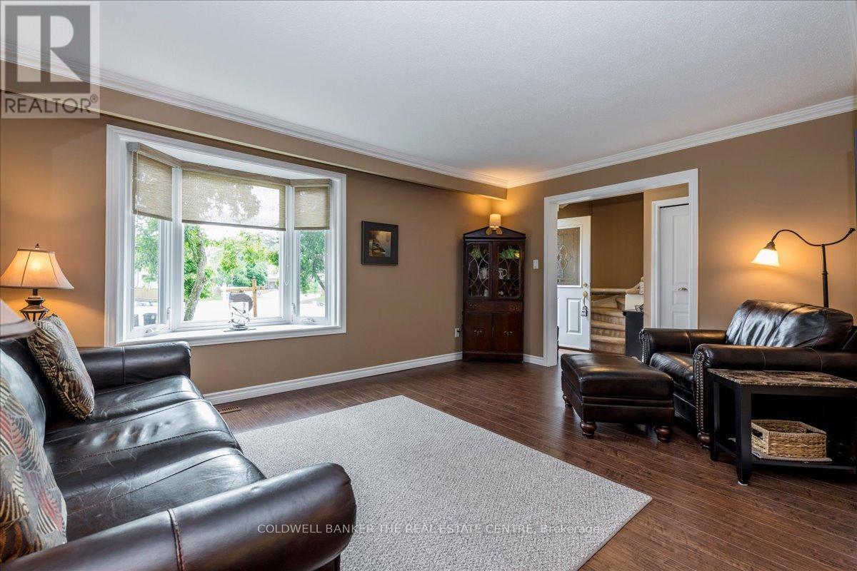 Photo 26 of 8 Bethune Place, Barrie ON