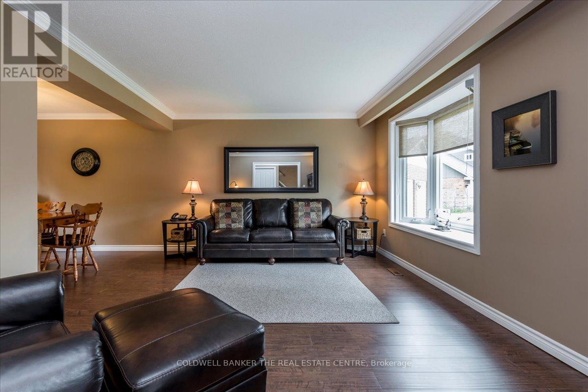 Photo 12 of 8 Bethune Place, Barrie ON