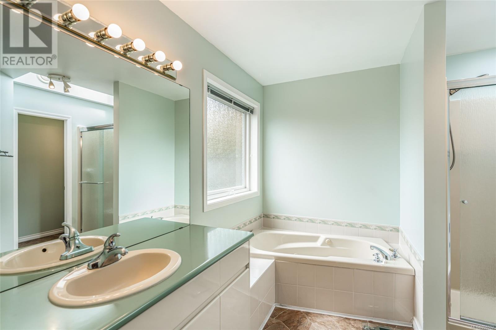 800 Mulholland Dr, Parksville real estate listing 998002