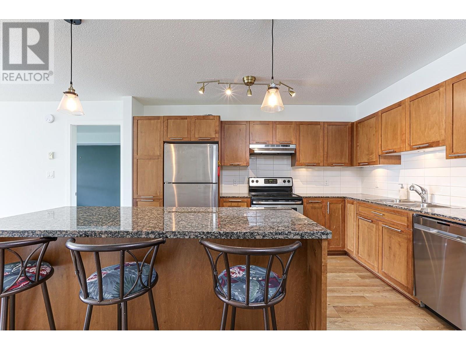 405 19673 MEADOW GARDENS WAY, Pitt Meadows real estate listing R3012556
