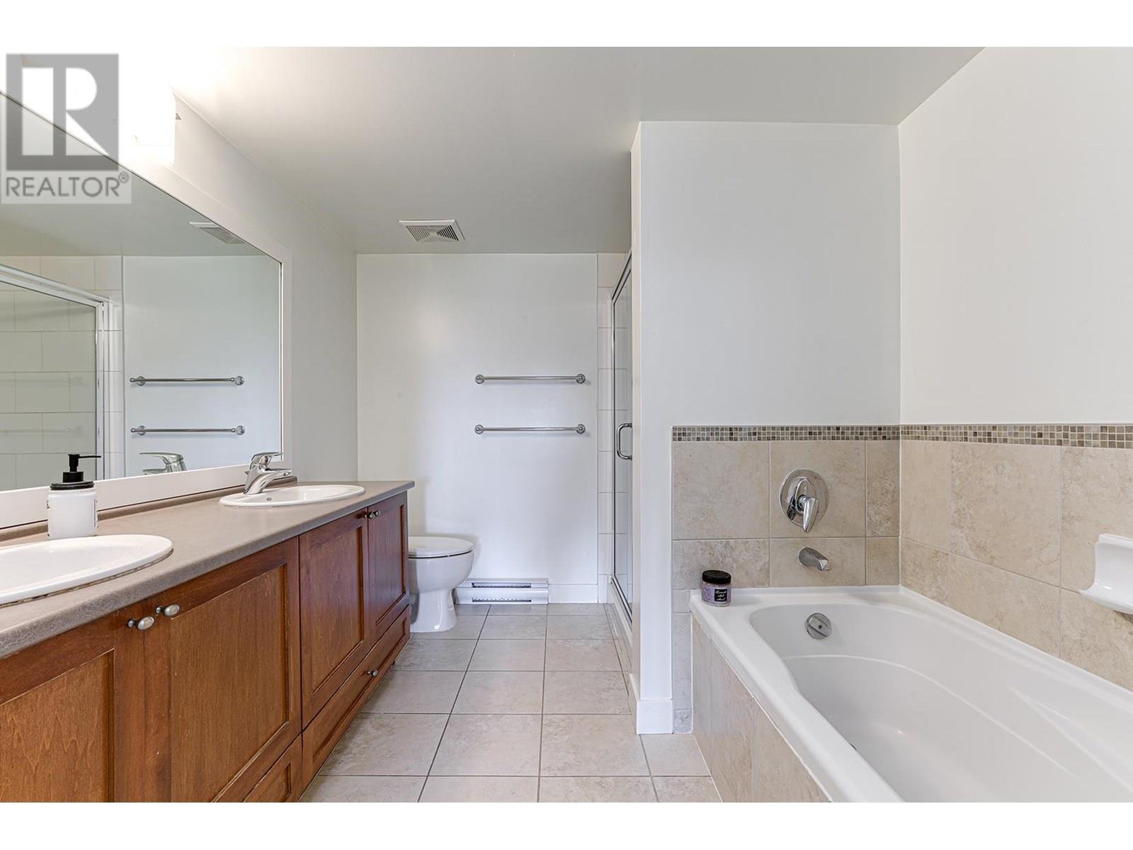 405 19673 MEADOW GARDENS WAY, Pitt Meadows real estate listing R3012556