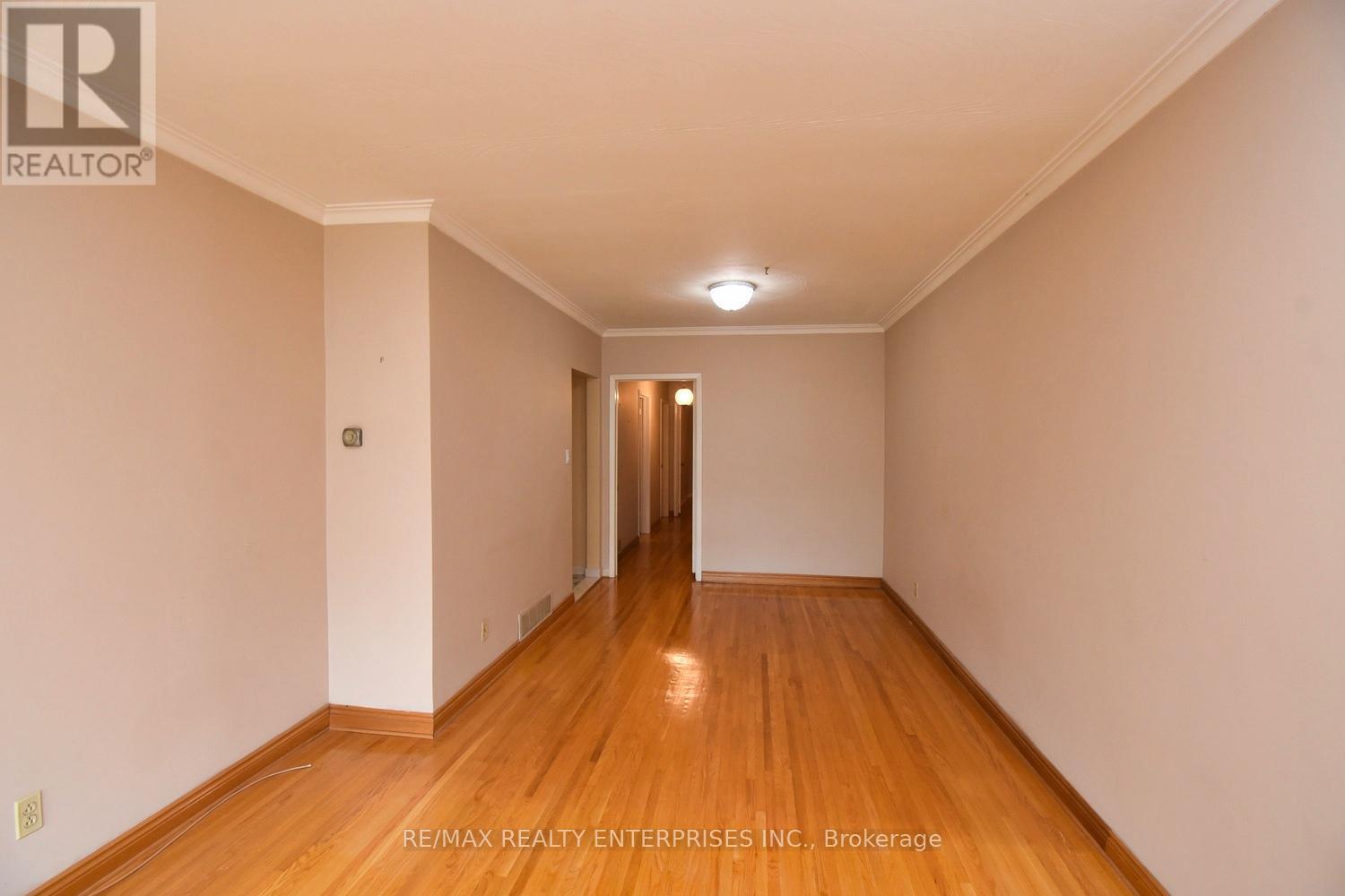 Photo 2 of 3659 Holden Crescent, Mississauga ON