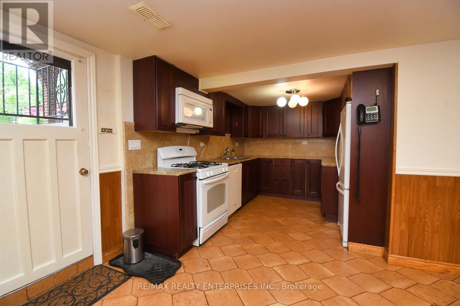Photo 6 of 3659 Holden Crescent, Mississauga ON