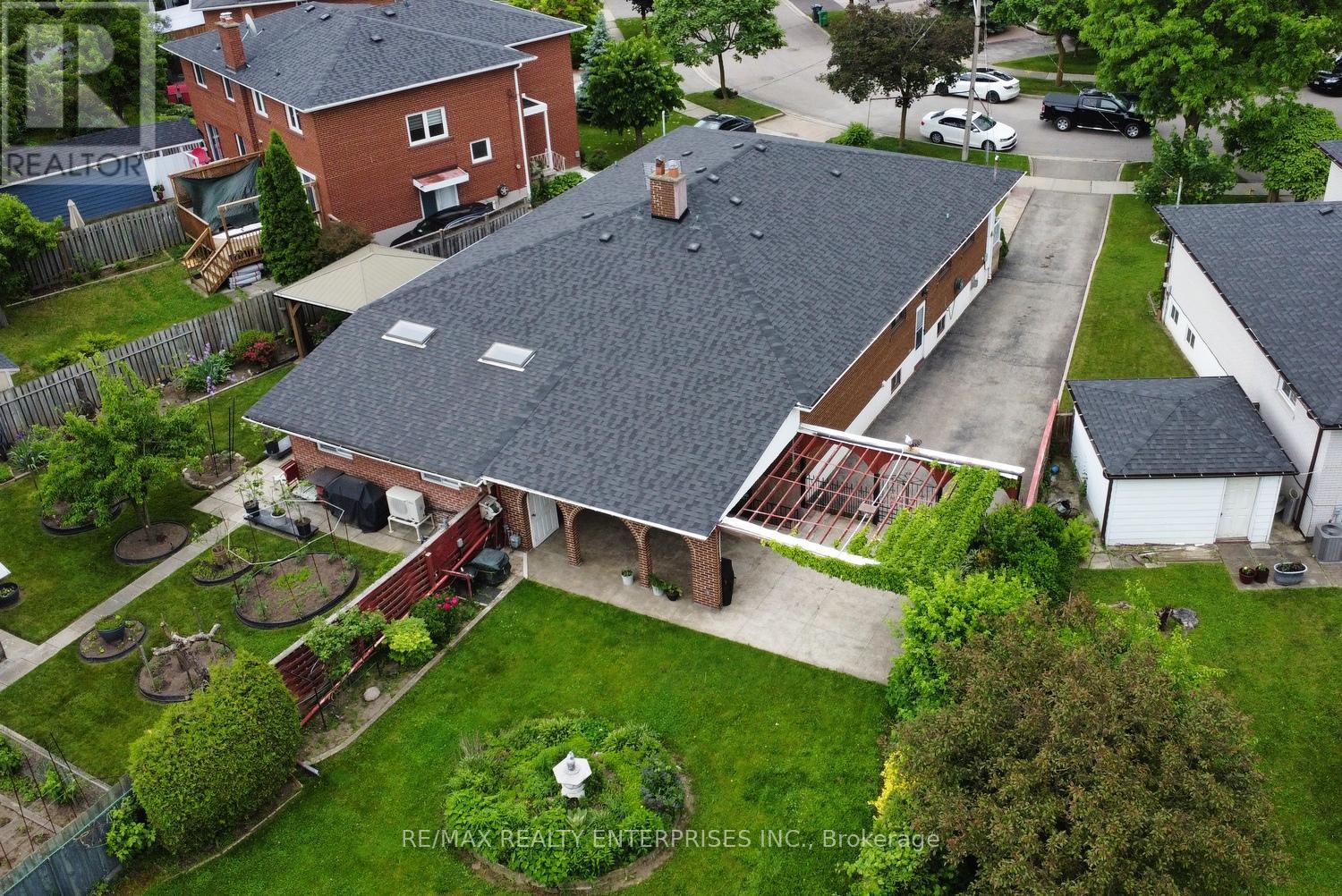 Photo 9 of 3659 Holden Crescent, Mississauga ON