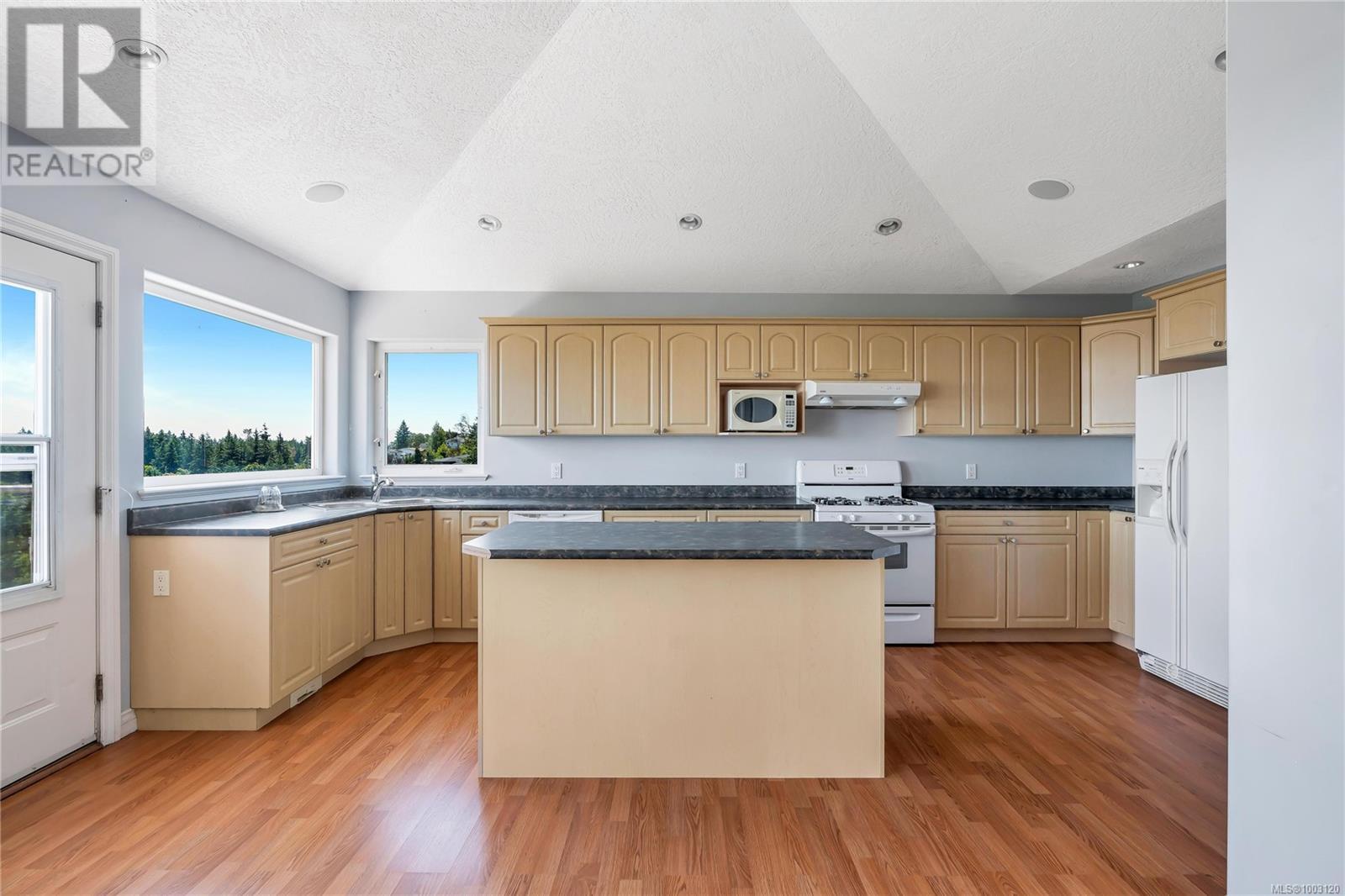 Photo 15 of 3352 Ravenwood Rd, Colwood BC
