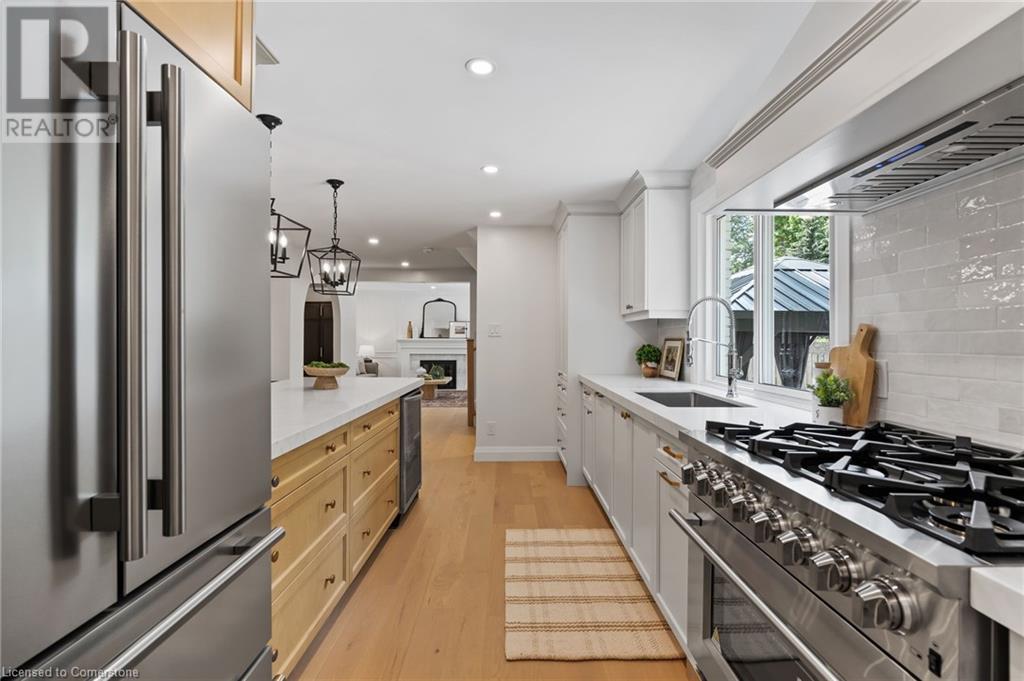Photo 12 of 250 Linwood Crescent, Burlington ON