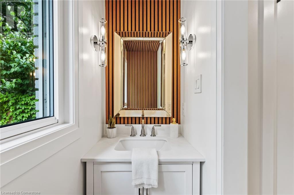 Photo 15 of 250 Linwood Crescent, Burlington ON