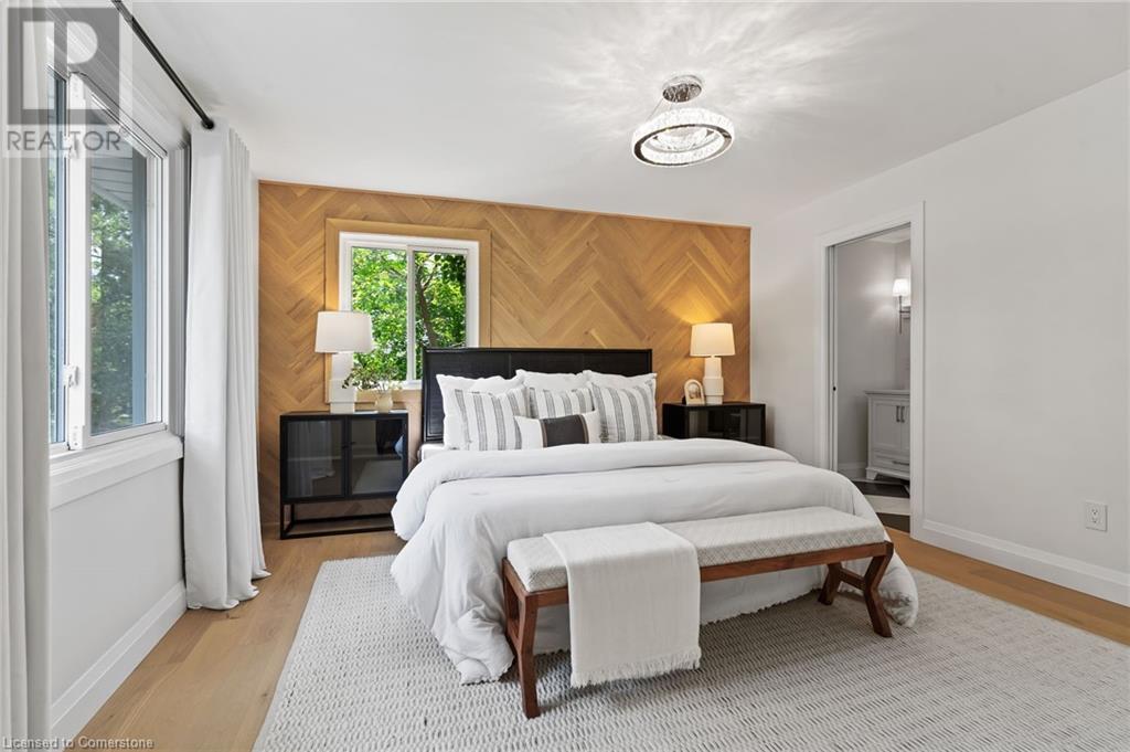 Photo 18 of 250 Linwood Crescent, Burlington ON