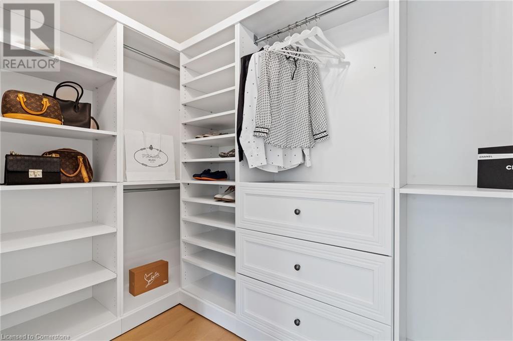 Photo 19 of 250 Linwood Crescent, Burlington ON