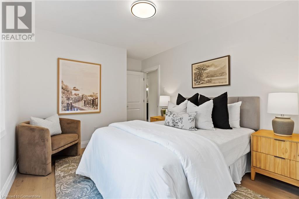 Photo 24 of 250 Linwood Crescent, Burlington ON