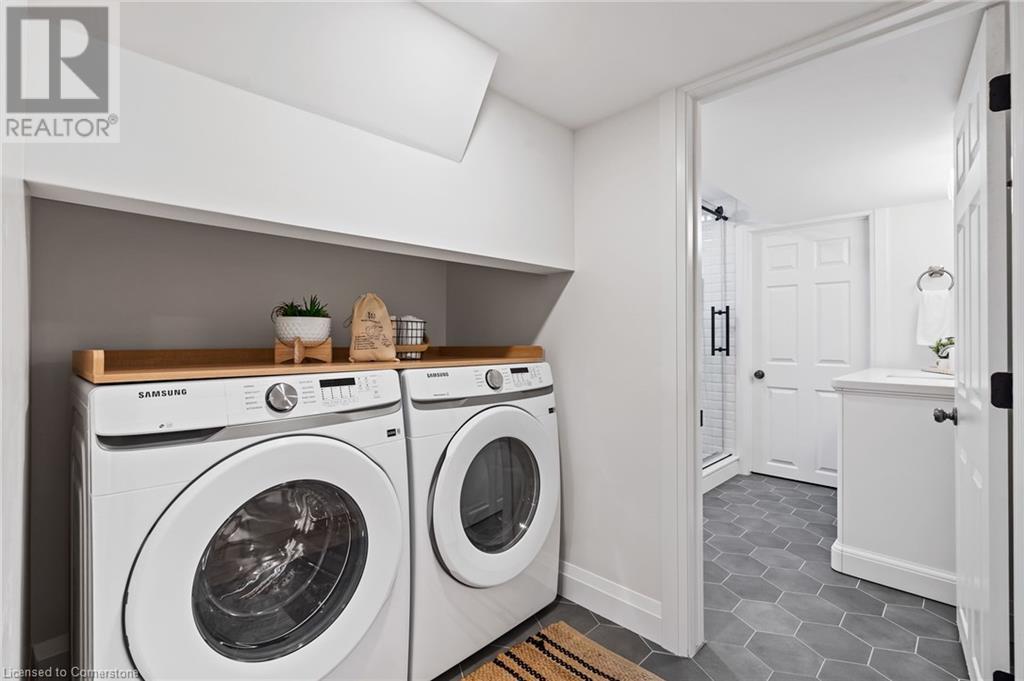Photo 31 of 250 Linwood Crescent, Burlington ON