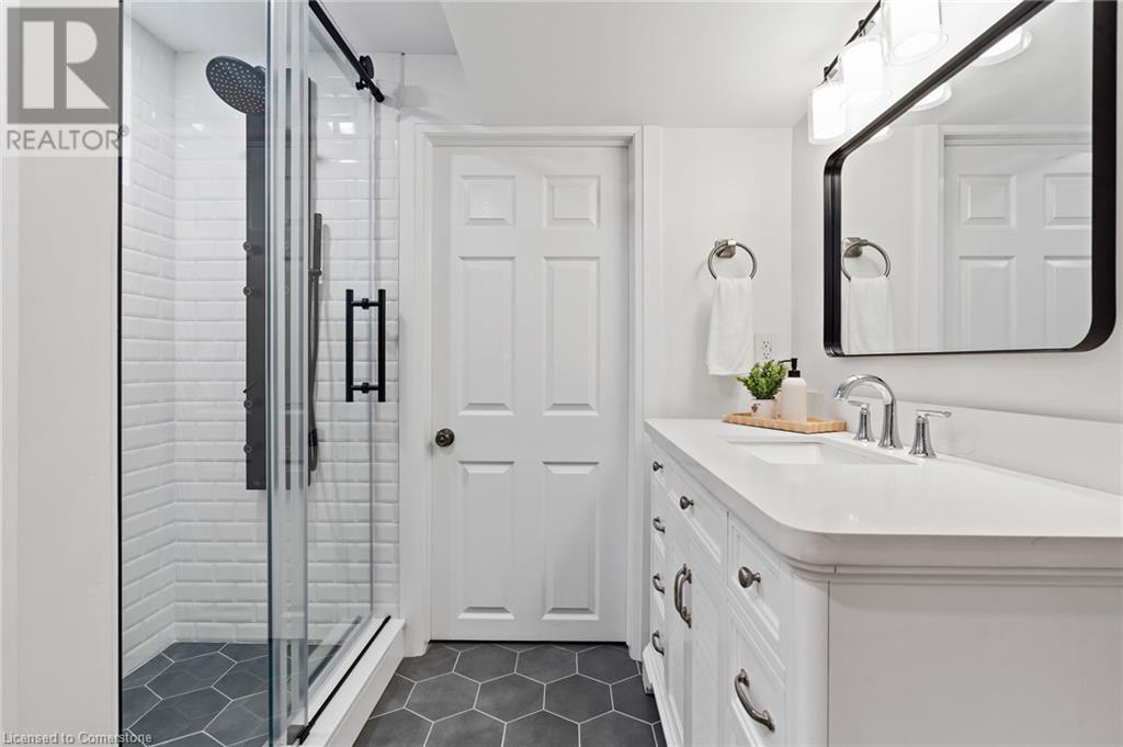 Photo 32 of 250 Linwood Crescent, Burlington ON
