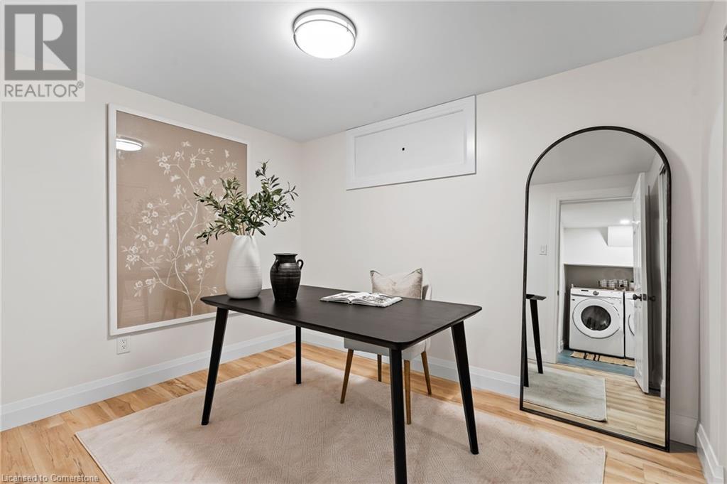 Photo 33 of 250 Linwood Crescent, Burlington ON