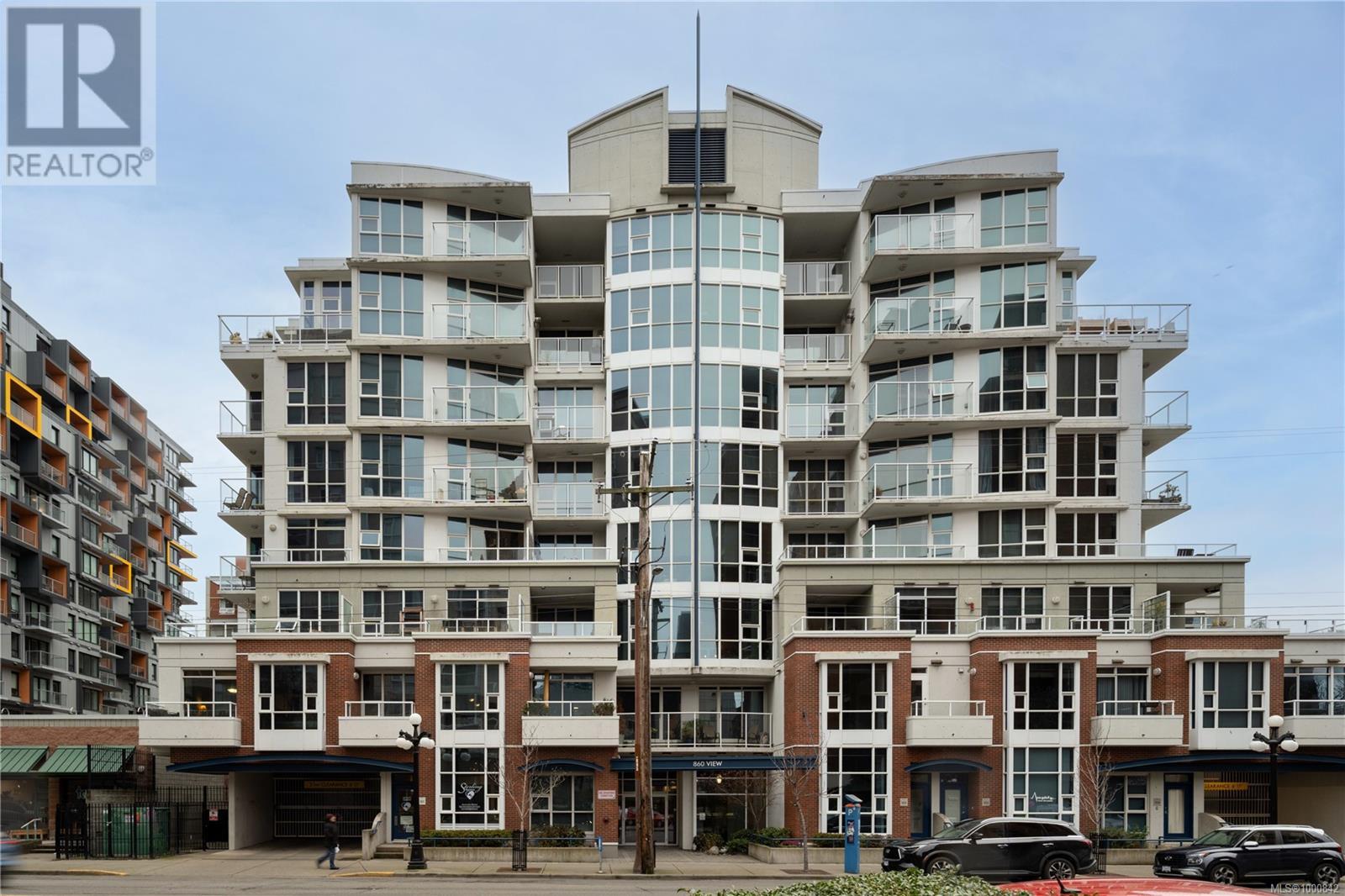 #409 860 VIEW ST - Image 16
