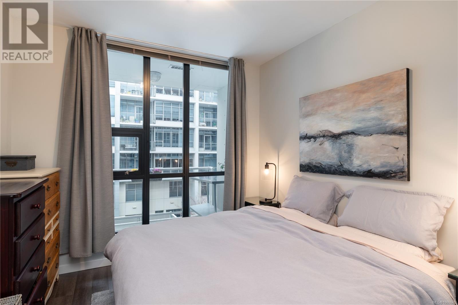 #409 860 VIEW ST - Image 10