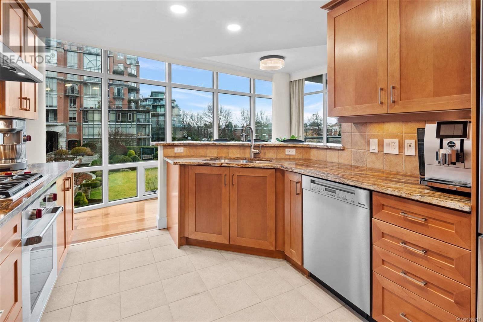 410 21 Dallas Rd, Victoria