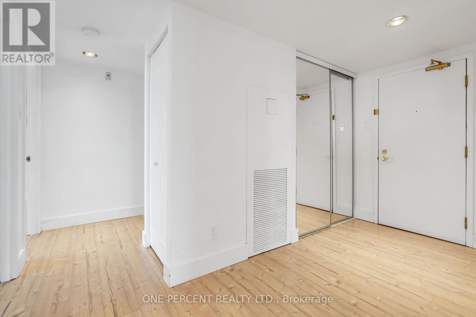 Photo 32 of 610 215 Parkdale Avenue, Ottawa ON