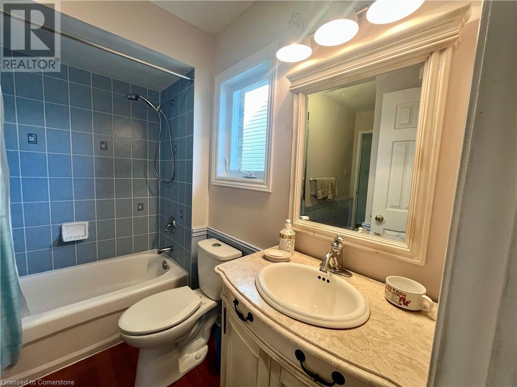 Photo 12 of 47 Gaydon Way, Brantford ON