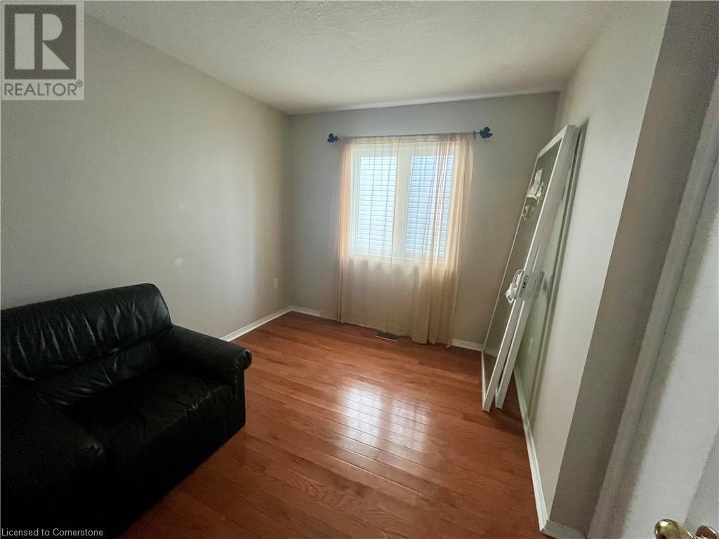 Photo 6 of 47 Gaydon Way, Brantford ON