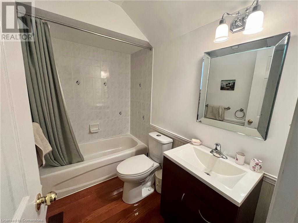 Photo 8 of 47 Gaydon Way, Brantford ON