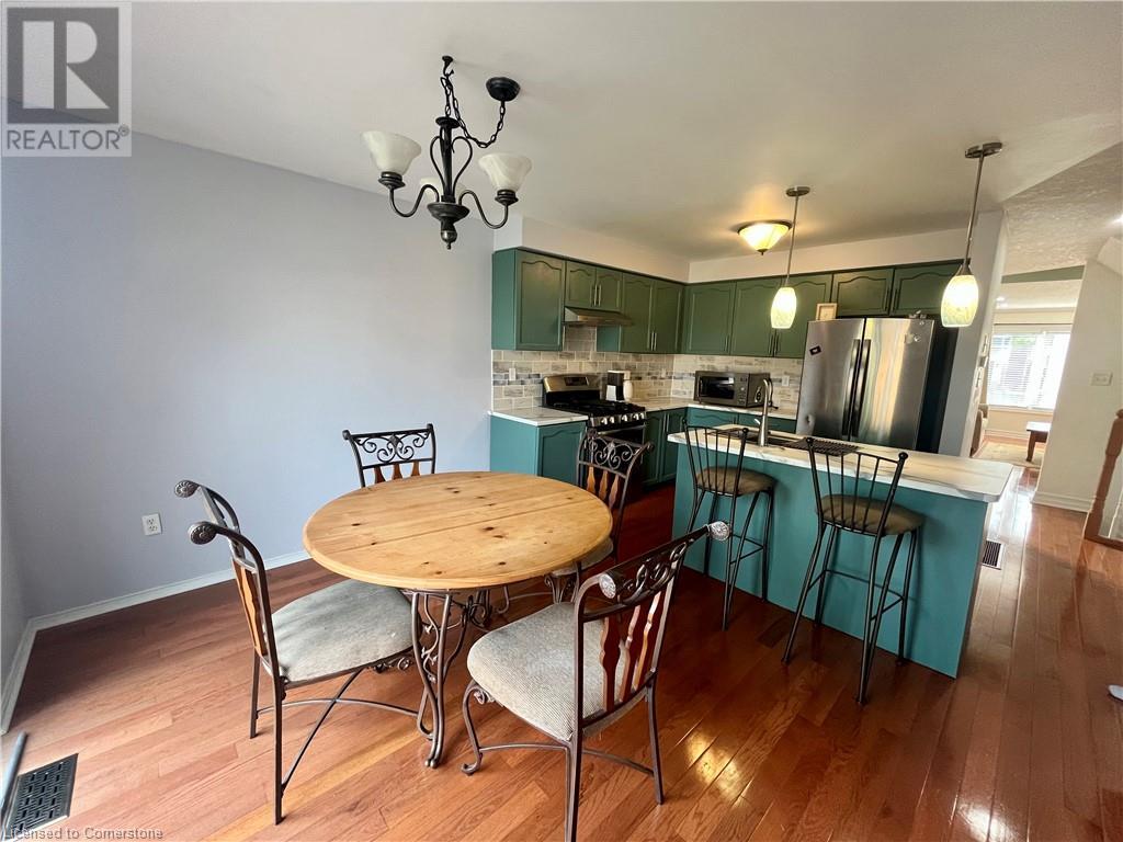 Photo 18 of 47 Gaydon Way, Brantford ON