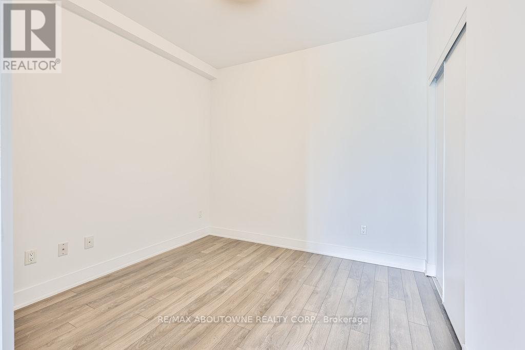 Photo 9 of 207 128 Garden Drive, Oakville ON