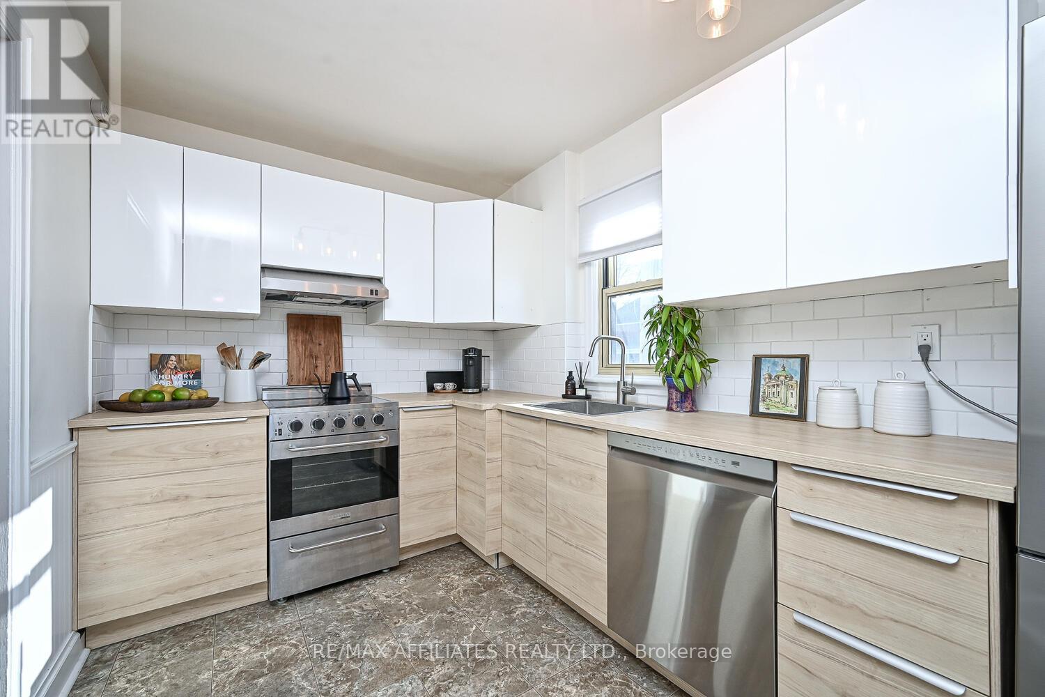 Photo 15 of 157 Elmsley Street N, Smiths Falls ON