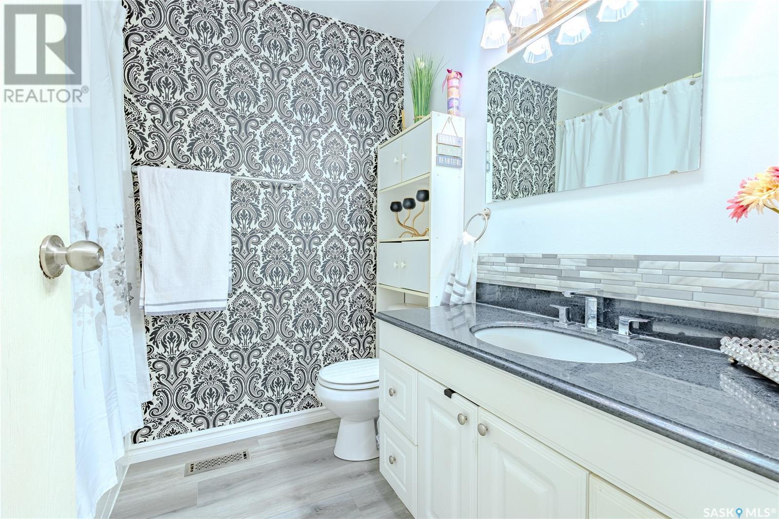Single Family House 2 Level for Sale in   Mckercher DRIVE Saskatoon 