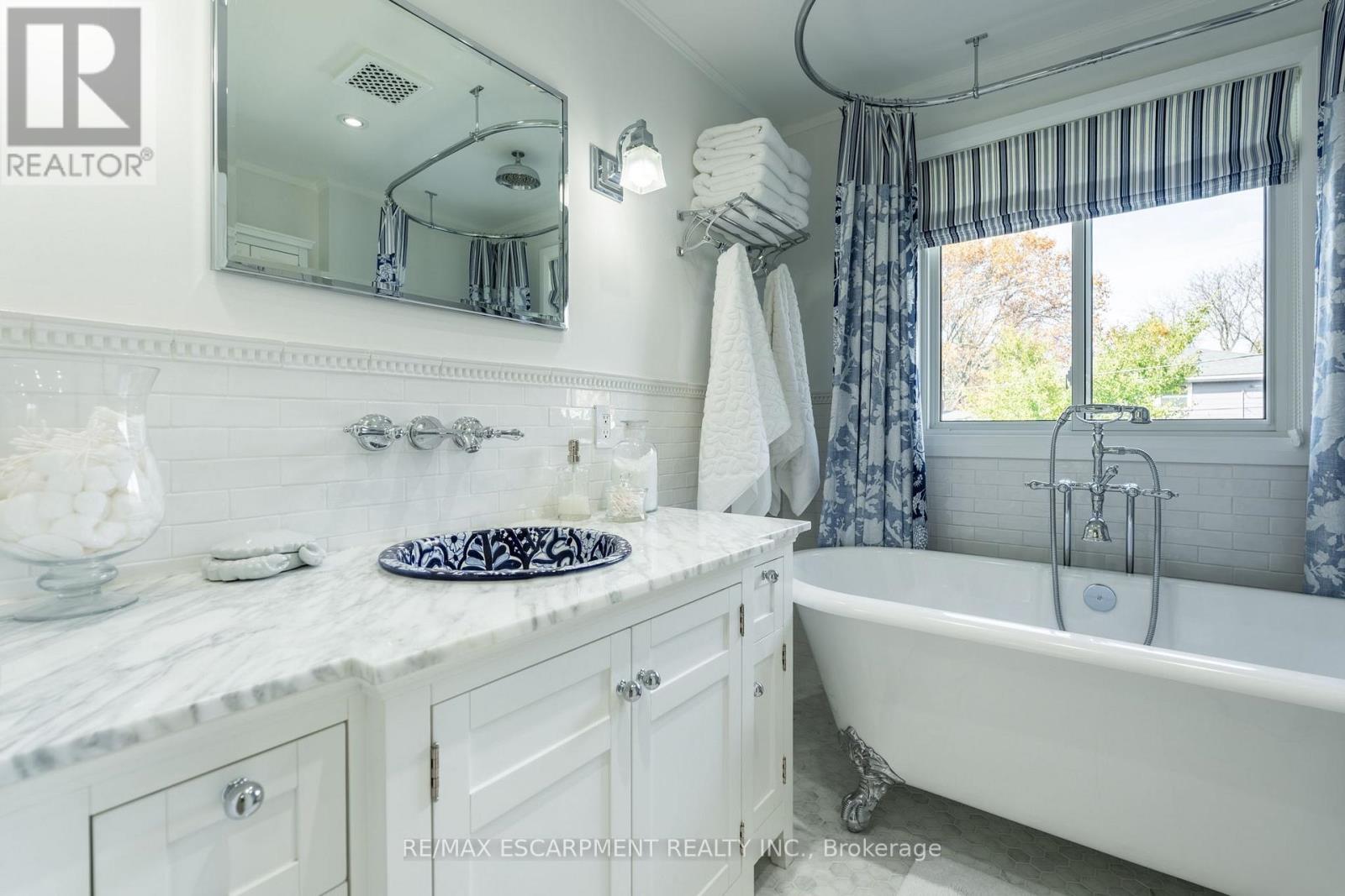 Photo 13 of 4195 Spruce Avenue, Burlington ON
