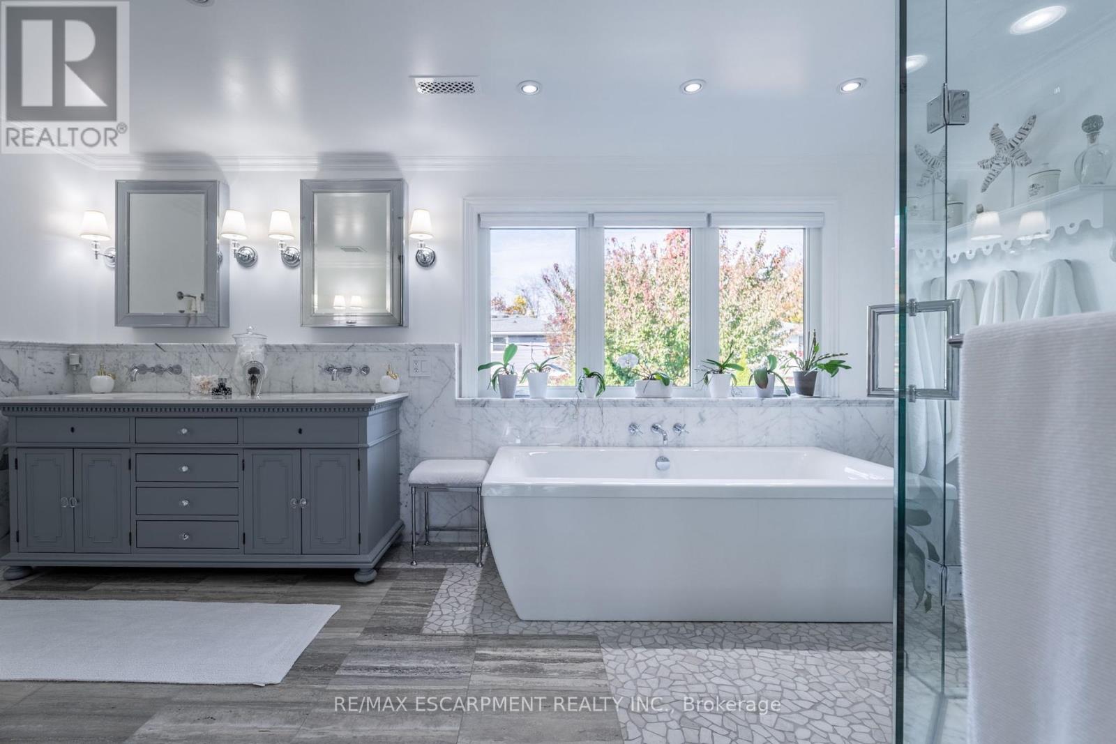 Photo 4 of 4195 Spruce Avenue, Burlington ON