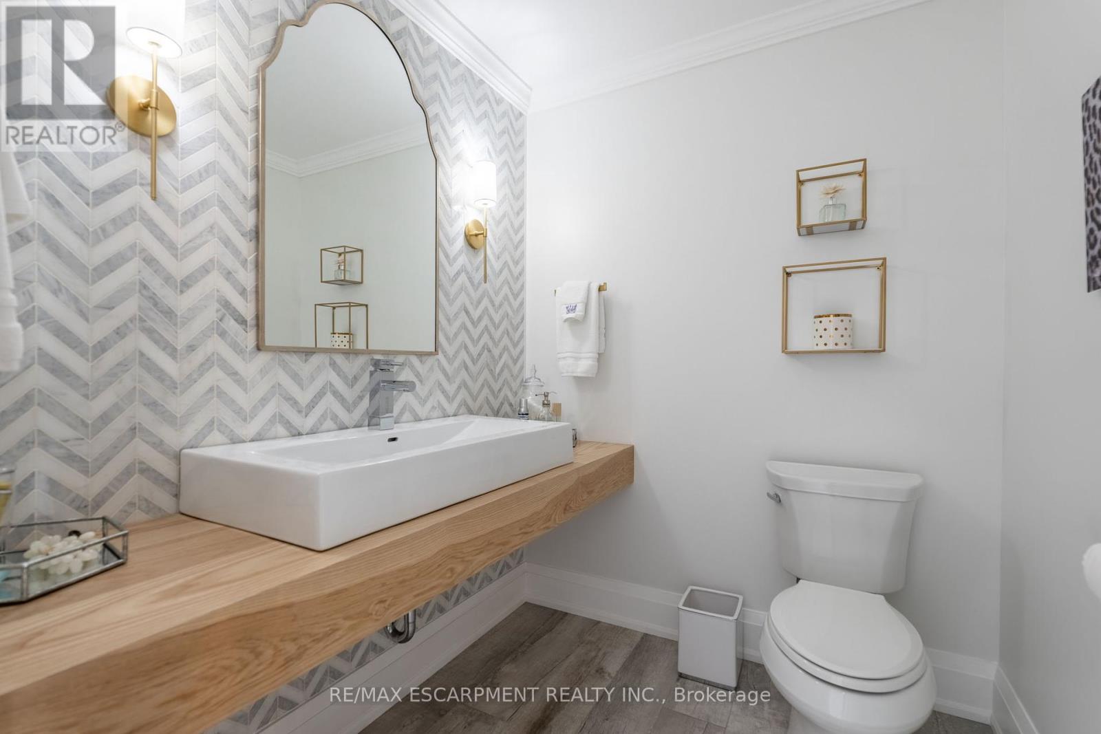 Photo 11 of 4195 Spruce Avenue, Burlington ON