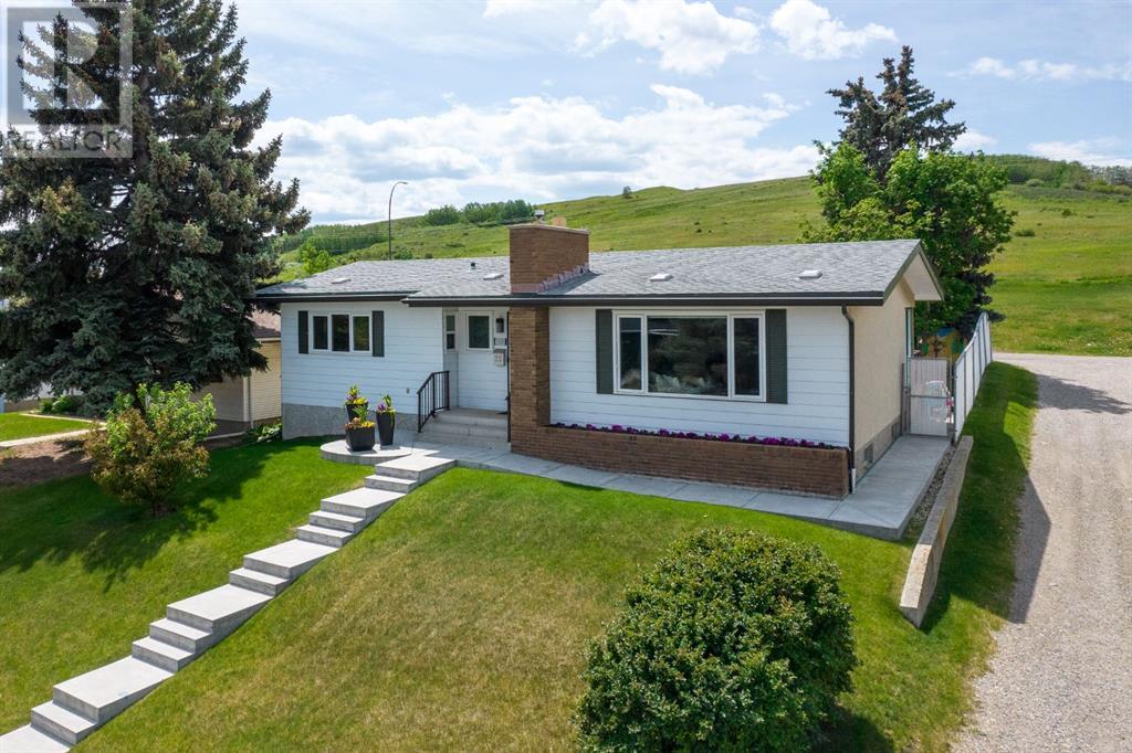 7655 Hunterburn Hill NW, Calgary, Alberta