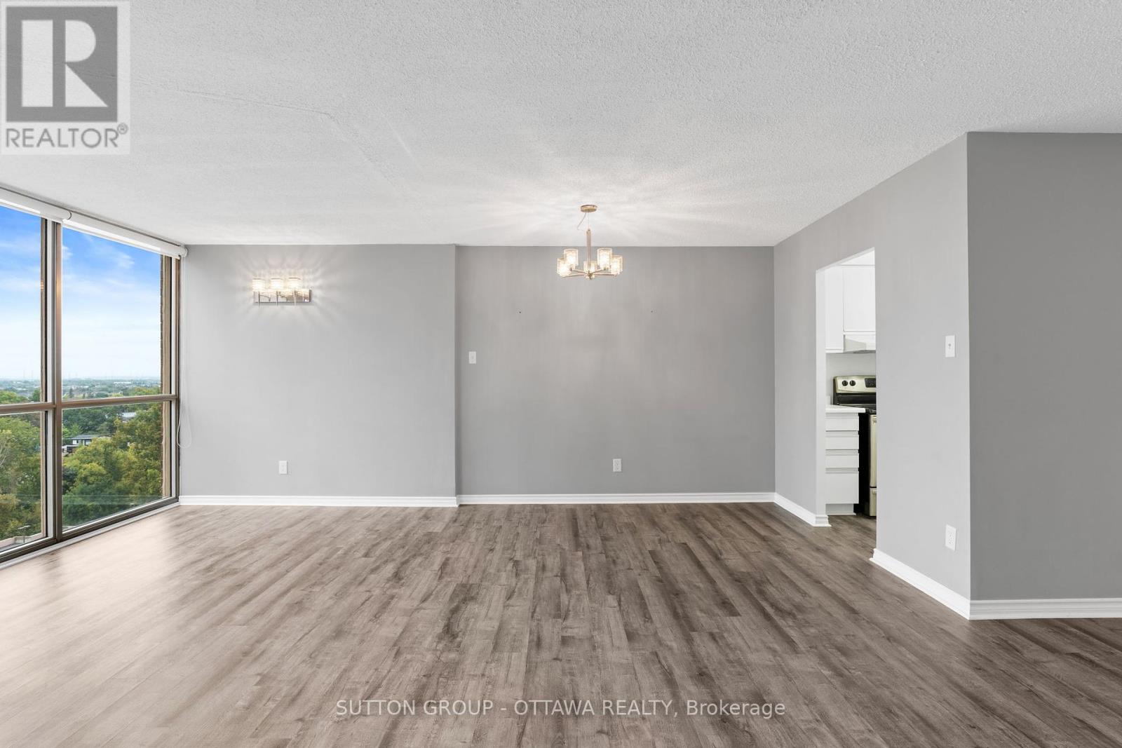 Photo 5 of 1111 2760 Carousel Crescent, Ottawa ON
